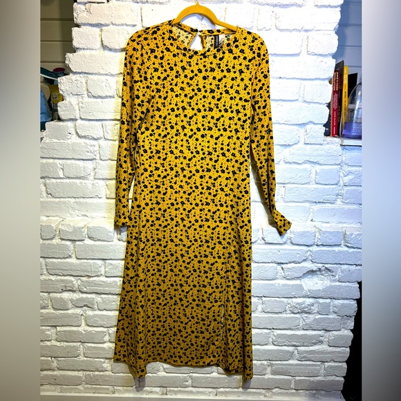 ⚠️🎁3 for $35🎁⚠️ Divided- size M- Maxie dress mustard and black flowers - Picture 1 of 9